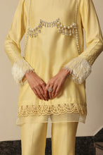 Load image into Gallery viewer, Aura - Golden Butter
