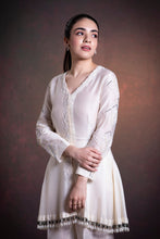 Load image into Gallery viewer, Estere
