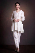 Load image into Gallery viewer, Estere
